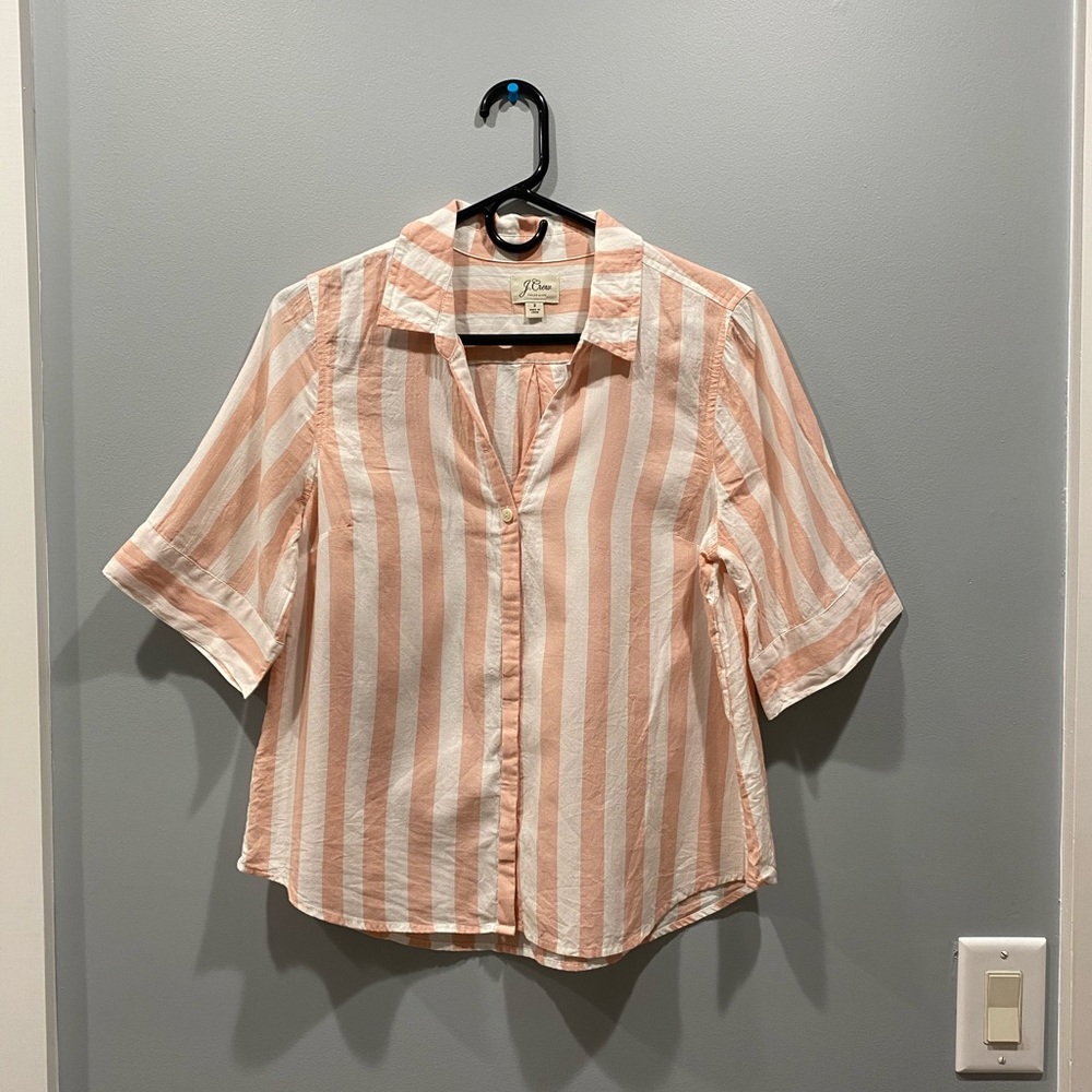 J crew Hidden button short sleeve top peach/white